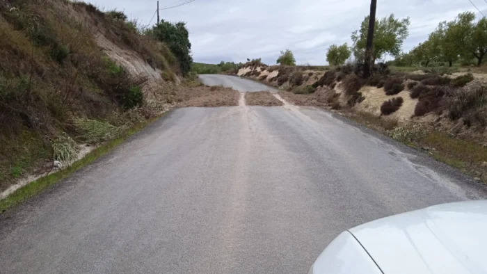 FUERTES LLUVIAS AISLAN CUATRO CARRETERAS EN CÓRDOBA