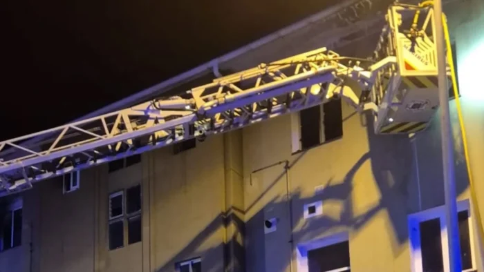 Grave Incendio en Ferrol Deja Cuatro Heridos, Incluyendo un Bombero al Que le Amputaron una Pierna