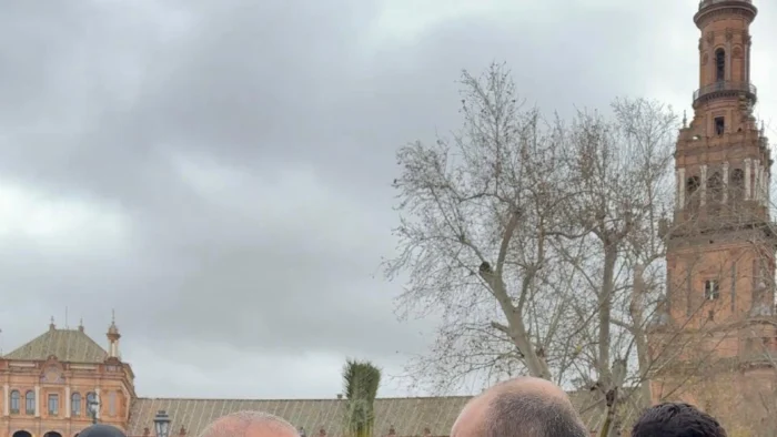 Protesta masiva de agricultores y ganaderos en Sevilla contra las políticas agrarias