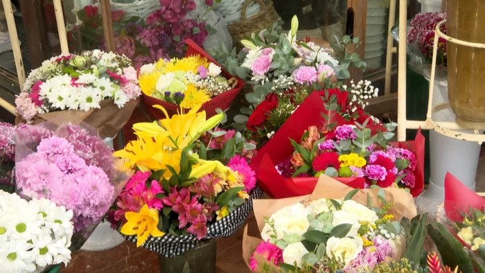 San Valentín agridulce en Menorca: Carnaval eclipsa a las floristerías, bodas de lujo en auge