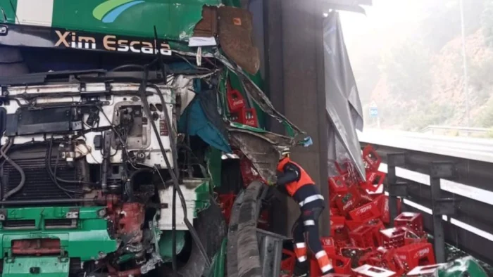 Camión accidentado interrumpe el tráfico en la autopista de Andratx, Palma