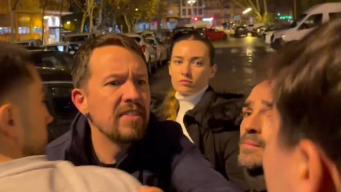 TENSA DISCUSIÓN ENTRE PABLO IGLESIAS Y VITO QUILES EN ZARAGOZA