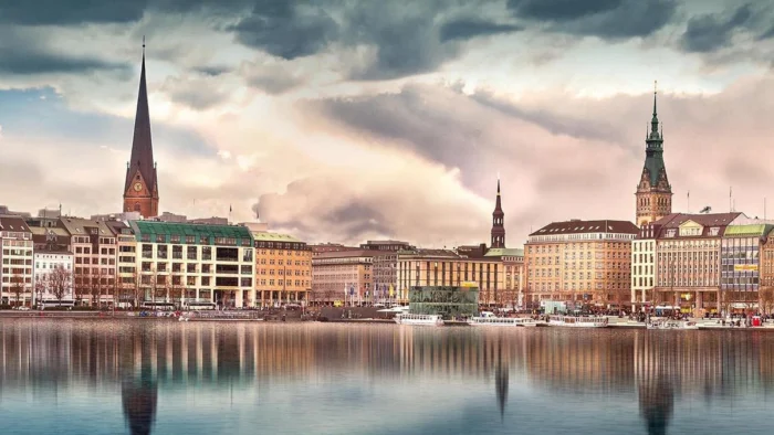 NI VENECIA NI ÁMSTERDAM: HAMBURGO, LA CIUDAD CON MÁS PUENTES DEL MUNDO