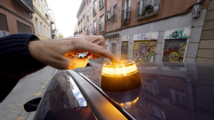 Nuevas normas sobre el uso de la baliza V16 en España