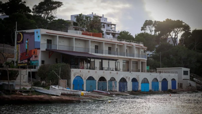Adi&oacute;s a una de las im&aacute;genes m&aacute;s ic&oacute;nicas de Ibiza: la Justicia ordena el derribo de once casetas varadero