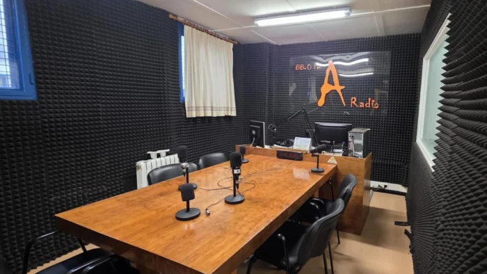 Radio Tras las Rejas: Una Ventana de Esperanza y Reinserción