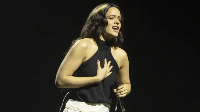 Nofumadores denuncia a Rosalía y Soy una Pringada por fumar en podcast