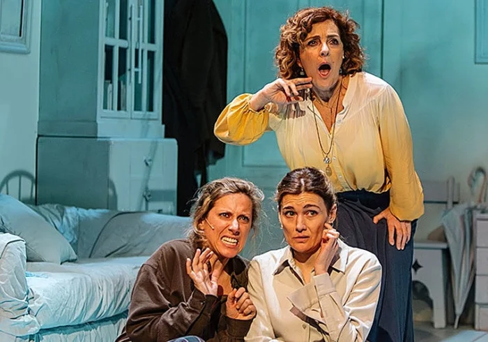 TRES NOCHES EN ÍTACA: UN VIAJE DE DUELO Y RENACIMIENTO