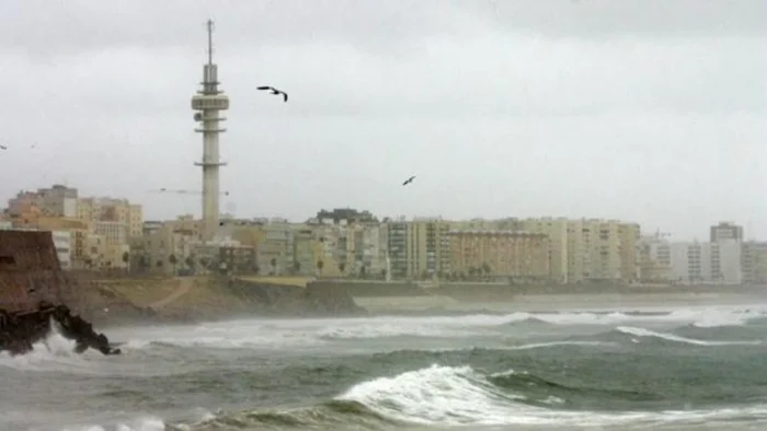 Temporal en Cádiz: Suspendidos Servicios de Limpieza y Cierre de Instalaciones Públicas