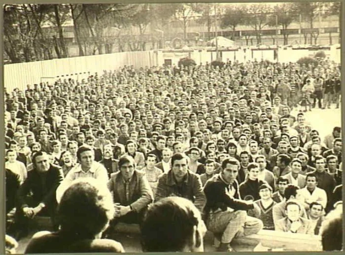 Paseo sentimental por la historia y la lucha obrera de Roca en Alcal&aacute; de Henares antes de convertirse en un &ldquo;ecobarrio&rdquo;