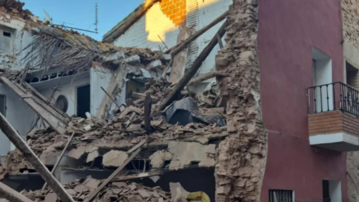 Derrumbe en Puçol obliga a desalojar a 25 vecinos