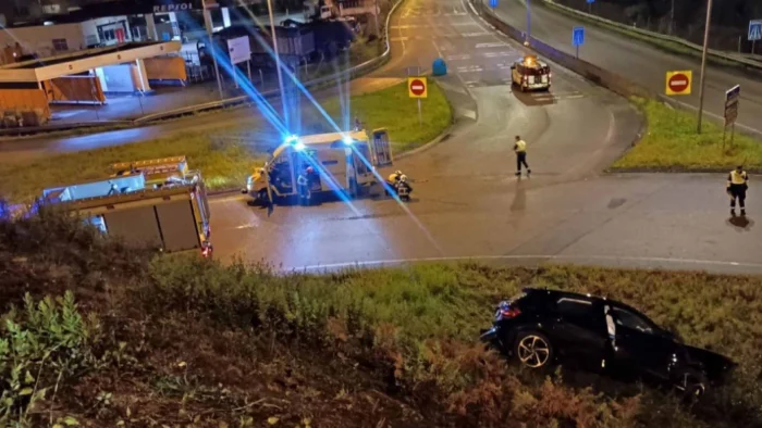 ACCIDENTE EN RIAÑO: TRES HERIDOS TRAS SALIDA DE VÍA