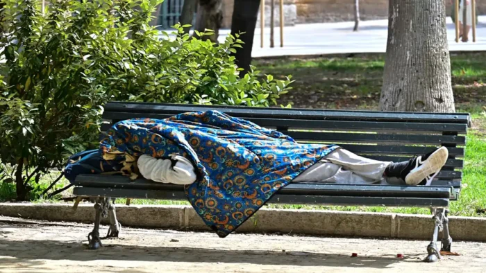 Reunión en Cádiz sobre Personas Sin Hogar Marcada por Demandas de Soluciones Urgentes