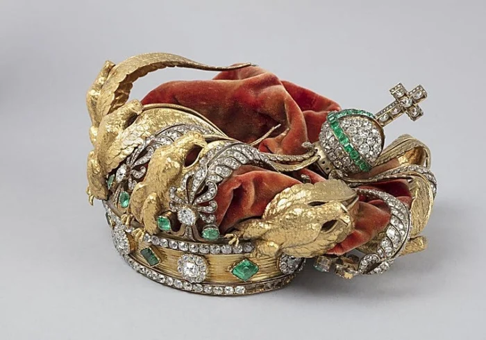 RESTAURACIÓN DE LA CORONA DE LA EMPERATRIZ EUGENIA TRAS ROBO EN EL LOUVRE