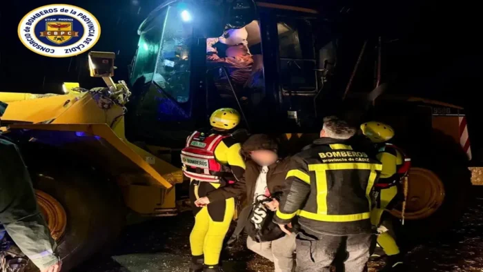 RESCATE DRAMÁTICO EN CHICLANA: FAMILIA ATRAPADA POR CRECIDA REPENTINA DE RÍO