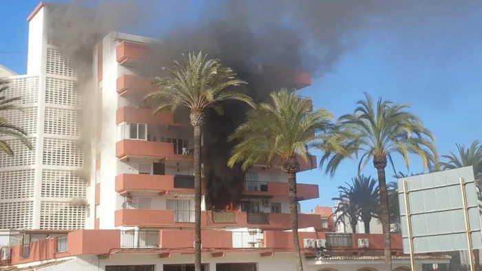TRAGEDIA EN XÀBIA: INCENDIO EN VIVIENDA DEJA DOS FALLECIDOS Y 40 DESALOJADOS