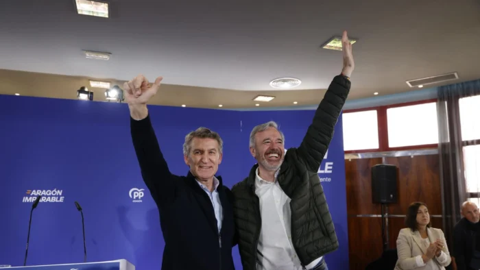 FEIJÓO MARCA DISTANCIA CON VOX Y ARREMETE CONTRA SÁNCHEZ EN MITIN EN ARAGÓN