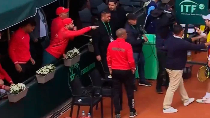 VIOLENCIA Y POLÉMICA ENSOMBRECEN VICTORIA DE COLOMBIA EN COPA DAVIS ANTE MARRUECOS