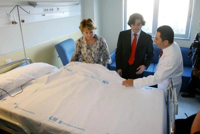 De pacientes a clientes: cómo Madrid y València han llevado al límite la privatización sanitaria