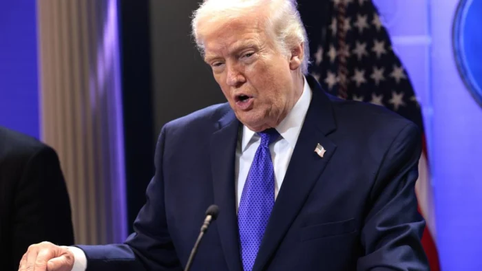 Trump amenaza con "aranceles mucho más elevados" a los países que "se anden con juegos" tras el varapalo del Supremo