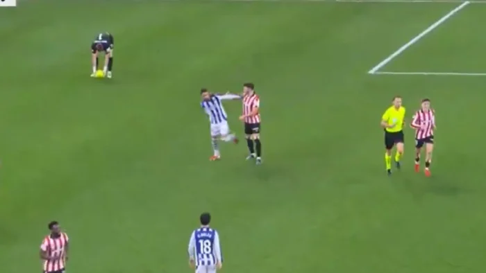 Decisiones Arbitrales Clave: Penaltis, Expulsiones y Polémica en la Jornada