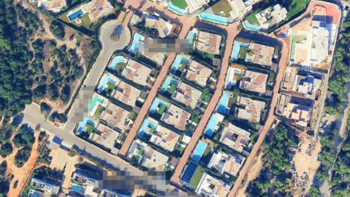 Cien piscinas más cada año: la alegría del cloro se come Ibiza