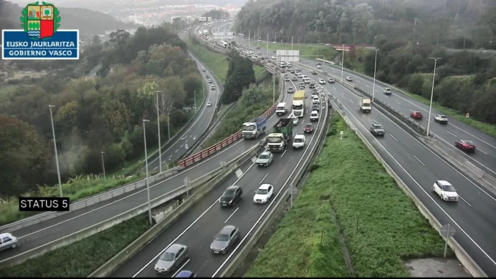 Detenido por caminar en la BI-30 y provocar riesgo vial