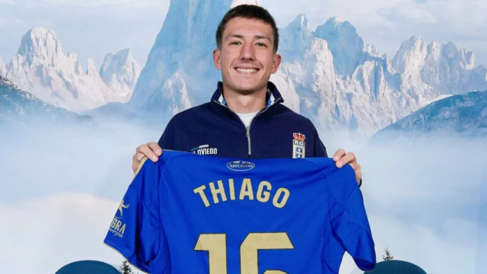 Thiago Fernández llega al Real Oviedo en busca de minutos y confianza