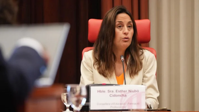 Esther Niubó, consellera de Educación de Cataluña, se someterá a una cirugía y estará de baja