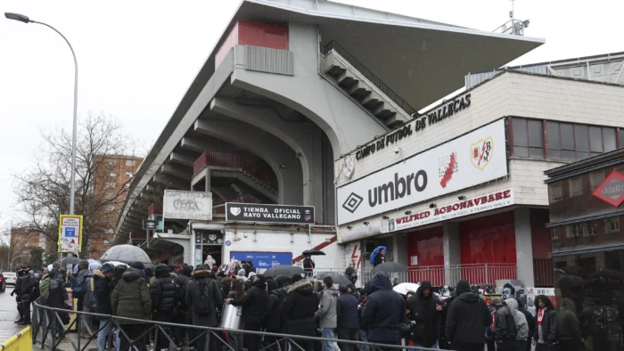 PARTIDO RAYO VALLECANO - REAL OVIEDO APLAZADO POR MAL ESTADO DEL CAMPO