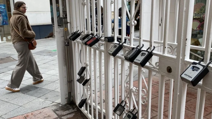 Bruselas da cuatro meses al Gobierno y a la Junta de Andalucía para que eliminen la duplicidad de registros de pisos turísticos