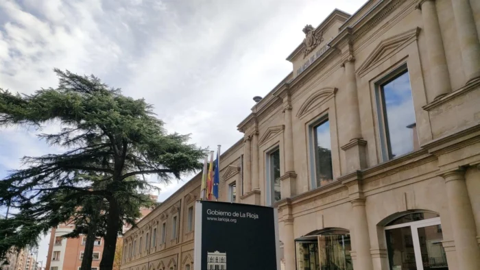 Condenado a más de siete años de prisión por agresión sexual y violencia habitual contra una menor