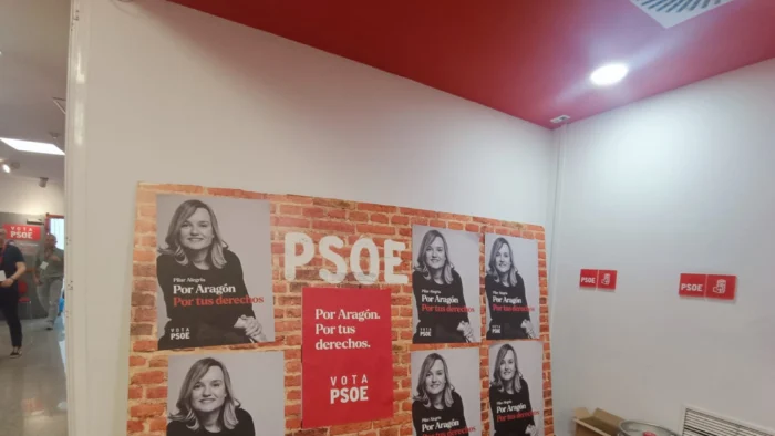 ELECCIONES GENERALES: Ambiente tenso en la sede del PSOE en Zaragoza