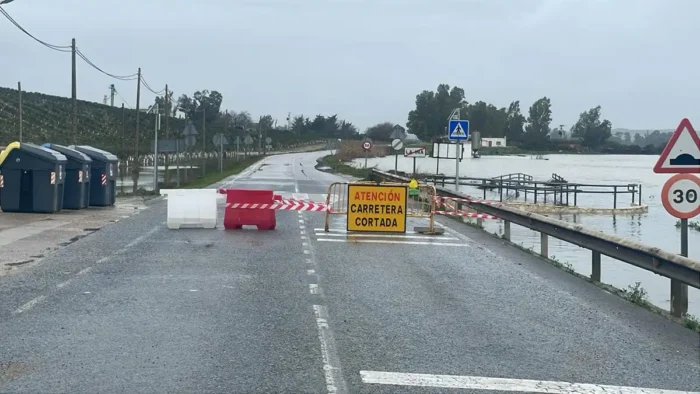 Cádiz Afronta Numerosos Cortes de Carretera Debido al Temporal