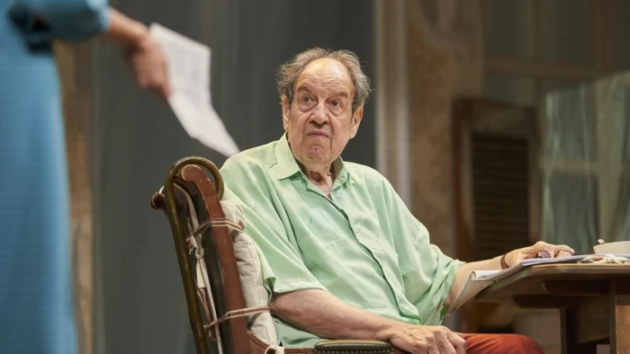 Josep Maria Pou se transforma en Roald Dahl en la obra 'Gigante': ¿Qué ocurre cuando tu autor favorito de la infancia resulta ser antisemita?