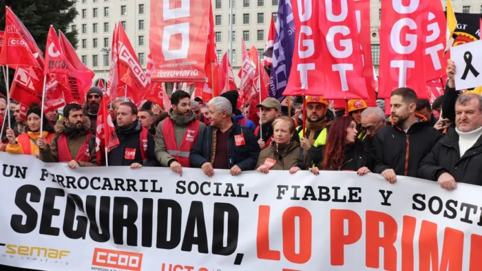 Los trabajadores de Adif y Renfe protestan tras los &uacute;ltimos accidentes: "Hay que actuar de forma radical&rdquo;