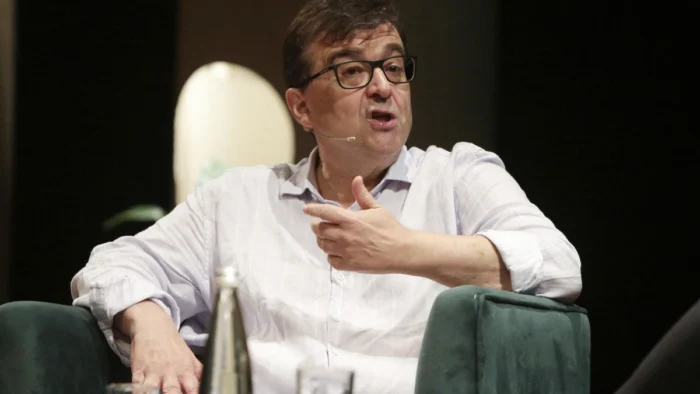 Javier Cercas, tras la desclasificación de los papeles del 23F: “No va a acabar con los bulos, pero tienen un sitio menos al que agarrarse”