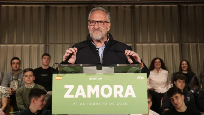 Candidato de Vox en Castilla y León Baila al Ritmo de Insultos a Pedro Sánchez