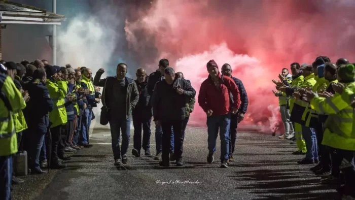 Sindicatos y Ence en Asturias pactan bajas voluntarias y prejubilaciones para evitar el ERE