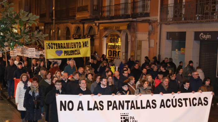 Palencia se moviliza contra las pantallas acústicas de Adif
