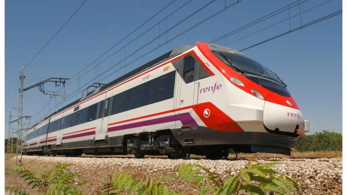 Málaga Aislada por Tren: Huelga, Temporal y Accidente Confluyen en el Caos