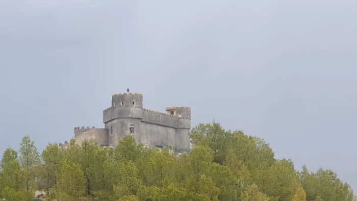 UN VECINO DE FORTUNA (MURCIA) CONSTRUYE UN CASTILLO MEDIEVAL CON SUS PROPIAS MANOS