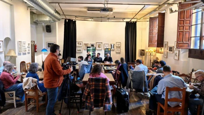 La pirueta política de Adelante Andalucía: captar el voto desmovilizado del PSOE sin restar apoyos a las otras izquierdas