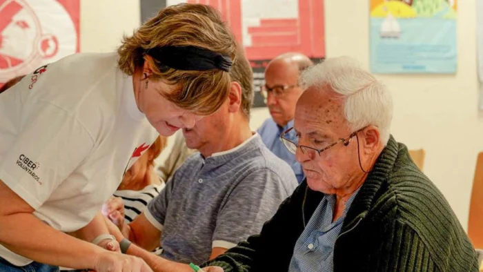 De WhatsApp a la salud online: los mayores de Puerto Real se forman con 'Yo Conecto'