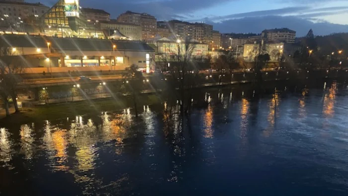 Aumento del caudal de los ríos en Ourense tras intensas lluvias