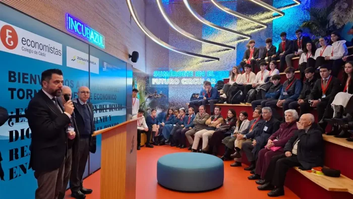 Torneo Nacional de Debate Económico reúne a estudiantes en Zona Franca de Cádiz