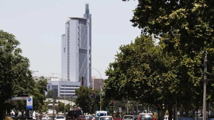 Telefónica vende su filial en Chile por más de 1.000 millones de euros