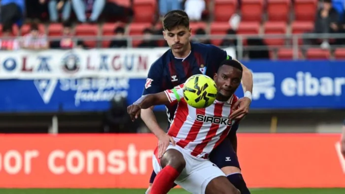 FUERTE DEBATE POR LA SANCIÓN A OTERO EN EL SPORTING DE GIJÓN