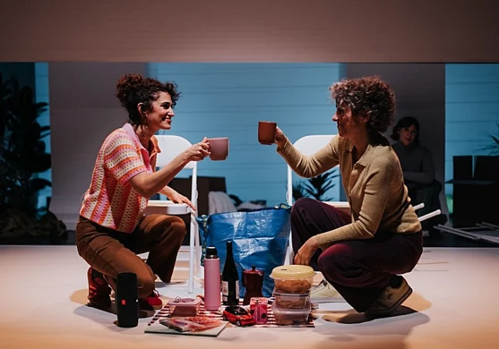 'Els objectes flotants': Un viaje teatral a través del duelo y la resiliencia