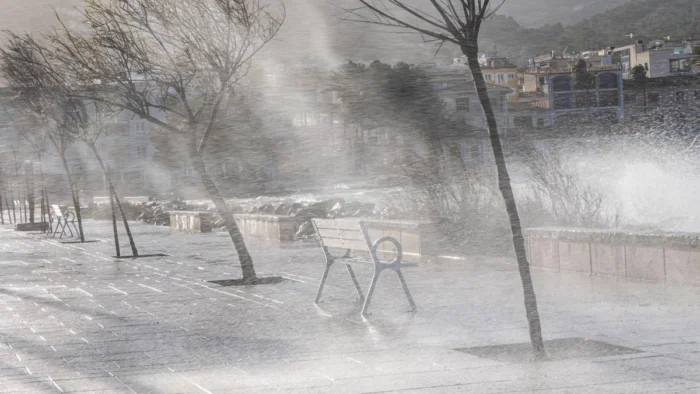 Borrasca Nils Aísla Formentera y Causa Estragos en Baleares